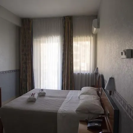 Kroma Hotel 3*