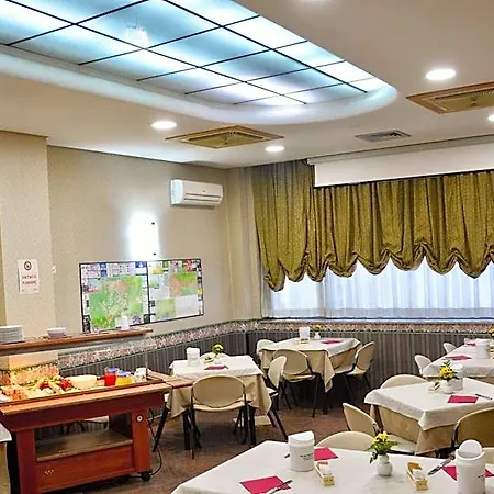 Otel Kroma 3*